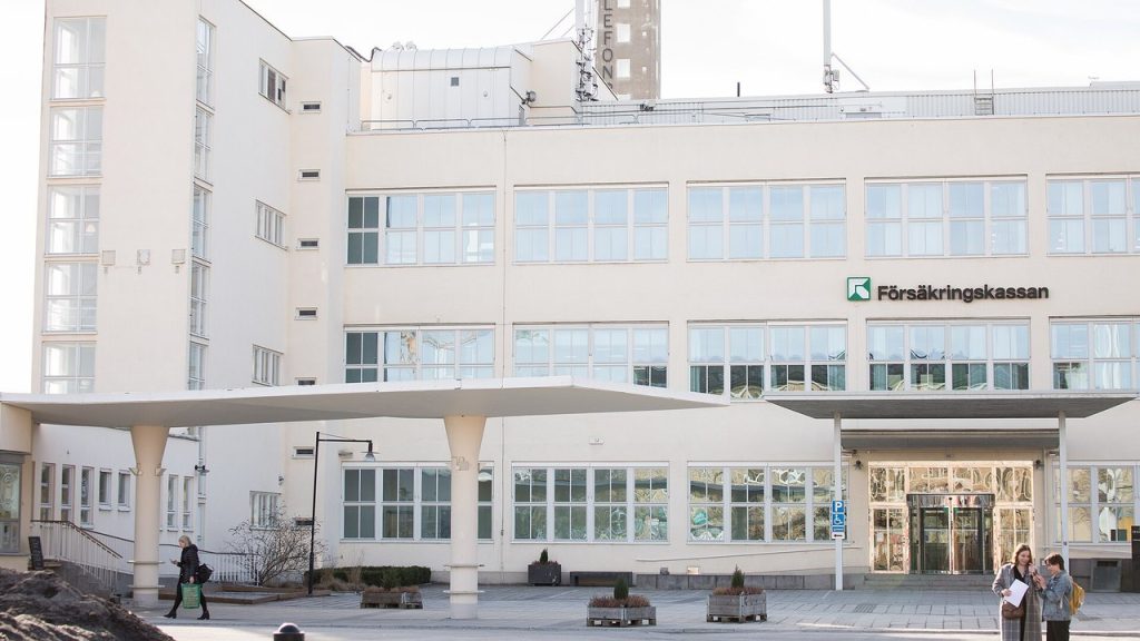 Barnbidraget kommer på avi i oktober? Så löser du in den gratis – det här gäller före 20 oktober Försäkringskassans huvudkontor vid Telefonplan i Stockholm